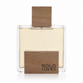 Botella de Loewe Solo Cedro en fondo blanco, perfume diseñador masculino amaderado y especiado