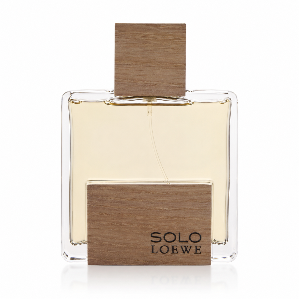 Botella de Loewe Solo Cedro en fondo blanco, perfume diseñador masculino amaderado y especiado